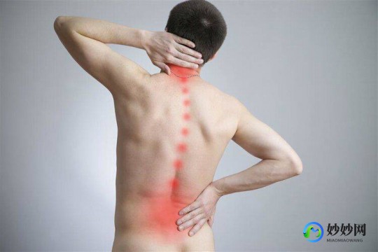 后背疼是什么原因男性,男性后背疼是什么原因