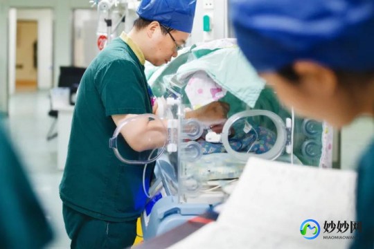 火棉胶婴儿长大后图片,杭州一妈妈诞下火棉胶婴儿宝宝全身油光光像裹了一...