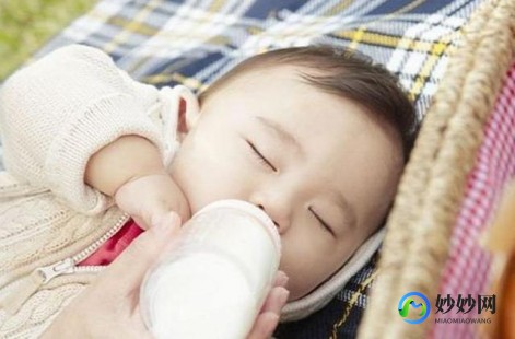 外国小牛喝奶粉的健康影响与养殖效果探讨