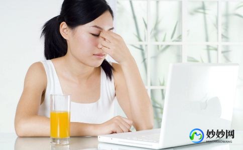 电脑族护肤,每天上班必须面对电脑如何护肤