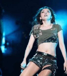 张靓颖晕倒,实拍-张靓颖广州演唱会晕倒全过程