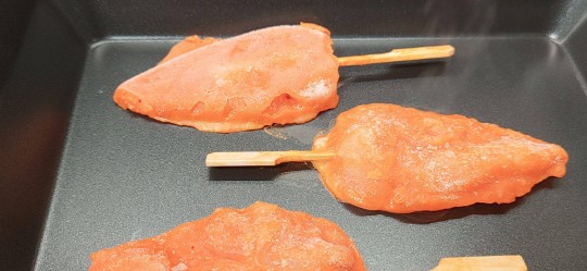 鸡扒里面的白色东西是什么,里有白色的东西是什么