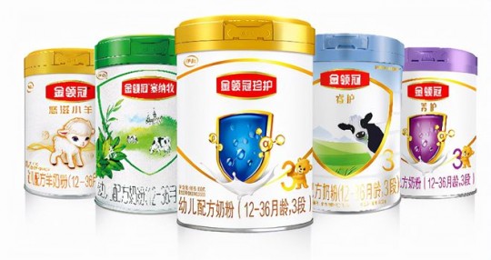 伊利金领冠奶粉：明星宝宝的营养首选，家长们的信赖之选