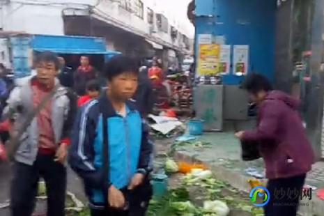 小贩大战城管攻略,小贩大战城管,小贩大战城管,攻略与玩法详解,智胜城管,成为