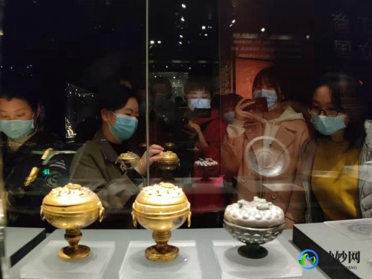 神之墓地2.4c,神之墓地2.4c攻略,神之墓地2.4c全面攻略,探索墓地,解开谜