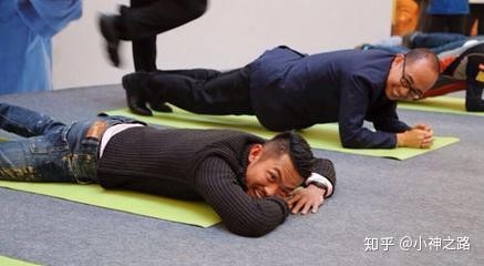 他的腰往下沉,男生塌腰怎么了