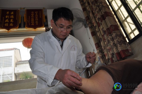 腰椎错位,腰椎脱位怎么办