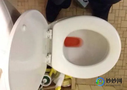女生尿血,女性小便尿血是怎么回事