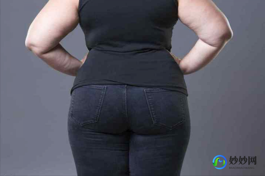 女人大屁股黑黑的毛,屁股上长毛是怎么回事