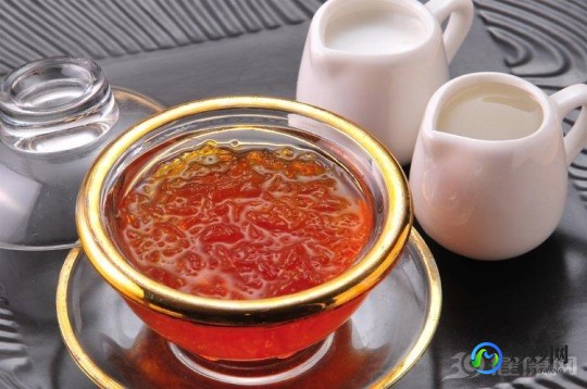 女生下面有透明粘稠物体是什么,女性下面排出透明胶状的东西
