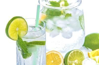 新冠喝柠檬水有用吗,新冠二阳能喝柠檬水吗