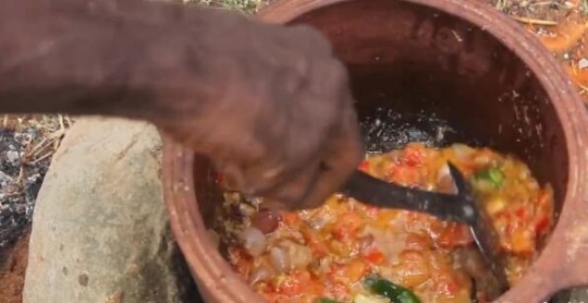 为什么做完之后下面流白色的液体,做完女生下面有白色粘稠物