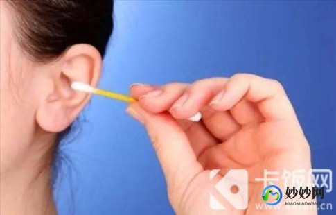 耳朵进水,耳朵进水快速解决方法是什么