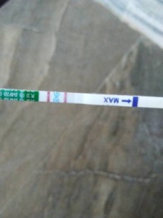 第二条杠特别浅几乎看不出来,早早孕第二条线超级浅