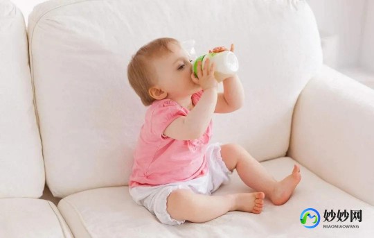不母乳纯奶粉喂养会怎么样—纯母乳喂养不喝奶粉怎么办