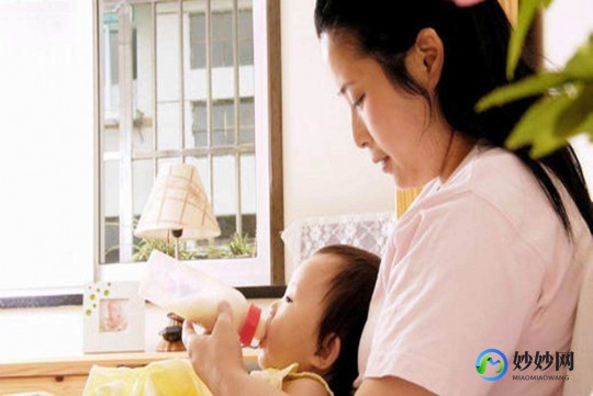 宝妈坚持喂奶粉会怎么样—宝妈不会喂奶粉怎么办