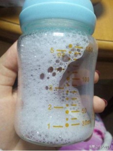 奶粉怎么样给宝宝冲泡喝(奶粉怎么冲泡宝宝喝了不胀气)
