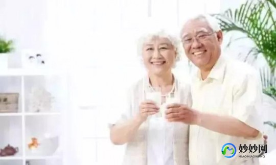 发烧可喝羊奶粉吗宝宝 宝宝发烧可以喝羊奶粉吗