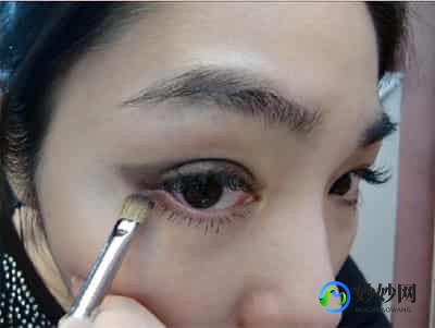 电眼美女二,电眼女生2手游攻略,成为校园电眼美女的秘诀