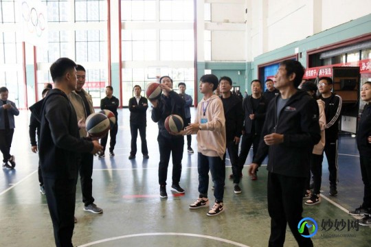 疯狂猜成语篮球框和心,疯狂猜成语红心投篮,攻略与玩法大揭秘