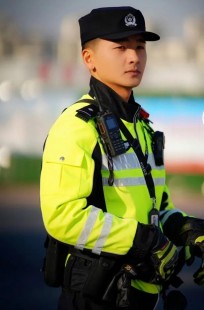 男JI大巴进入女人的视频,大巴车上3女,同车42名乘客无人敢言,哥哥和男友也在场 ...