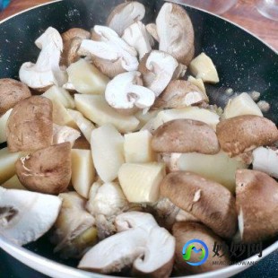 香菇煲鸡汤,鸡汤香菇鸡汤香菇的做法大全_鸡汤香菇怎么做好吃鸡汤...