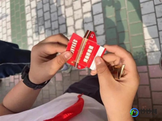 小学生沉迷烟卡玩断2根手指,小孩玩烟卡断了两根手指怎么办
