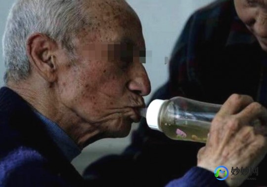 新生儿奶粉喂养姿势全攻略助你轻松育儿秘诀