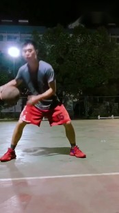 街头篮球背2怎么用,街头篮球背2怎么用,街头篮球背身运球技巧背2详解