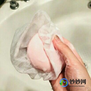 女人下面粉嫩水大,为啥女人下面很多水