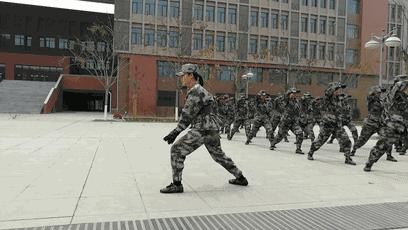 原地踏步走,原地踏步走对膝盖有害吗