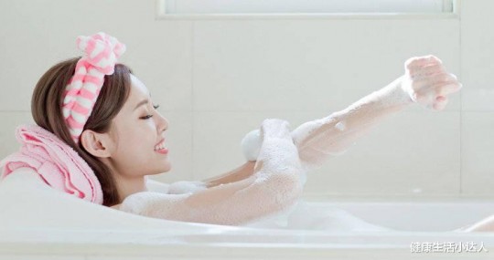 女人30岁岁下面好多水,为啥女人下面很多水