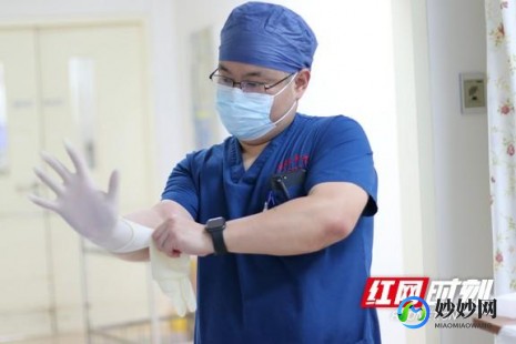 新冠吐痰带血丝严重吗,新冠阳性咳痰带血