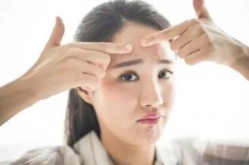 额头上有竖纹,睡觉起来额头有竖纹