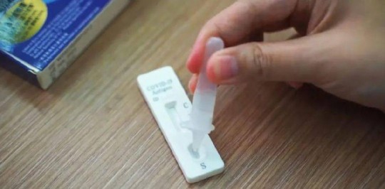 抗原检测二条杠一深一浅图片,抗原二杠一深一浅