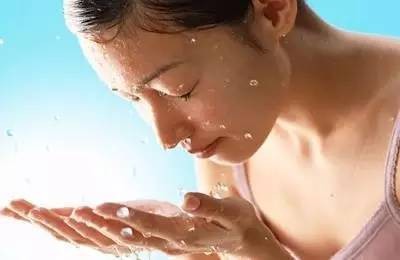 小东西怎么流这么多水,为啥女人下面很多水