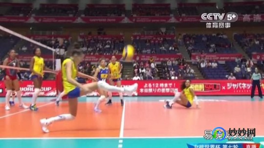排球比赛中可以用脚踢吗,排球新规解读,比赛中真的可以用脚踢球吗？