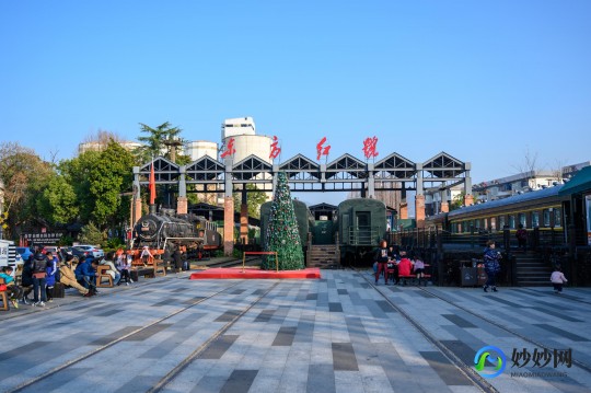 火车和铁轨哪个最先发明出来,火车与铁轨,谁先行于世？