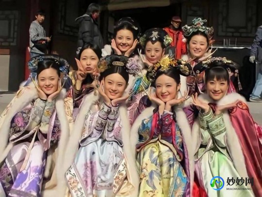 甄嬛传换装小游戏,甄嬛传换装小游戏宫廷华服,你来搭配!